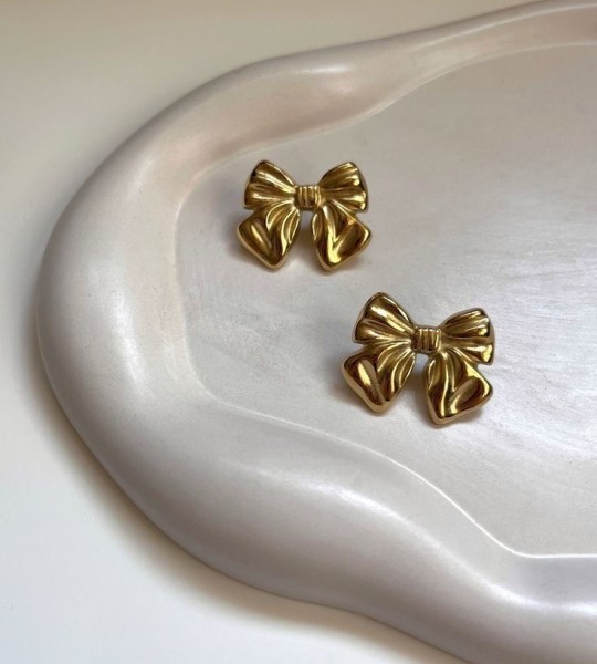 Bow earring